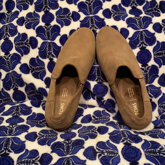NWT and NWOT TOMS Size 8.5. SOLD SEPARATELY…please specify which pair! - Picture 12 of 13